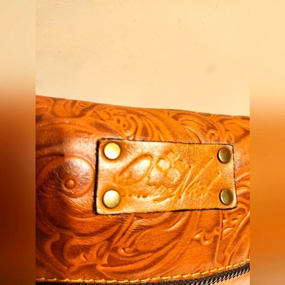 Patricia Nash "Valerie" Brown Tooled Leather Fold-over Clutch/Handbag Ret.$155 - Picture 4 of 10